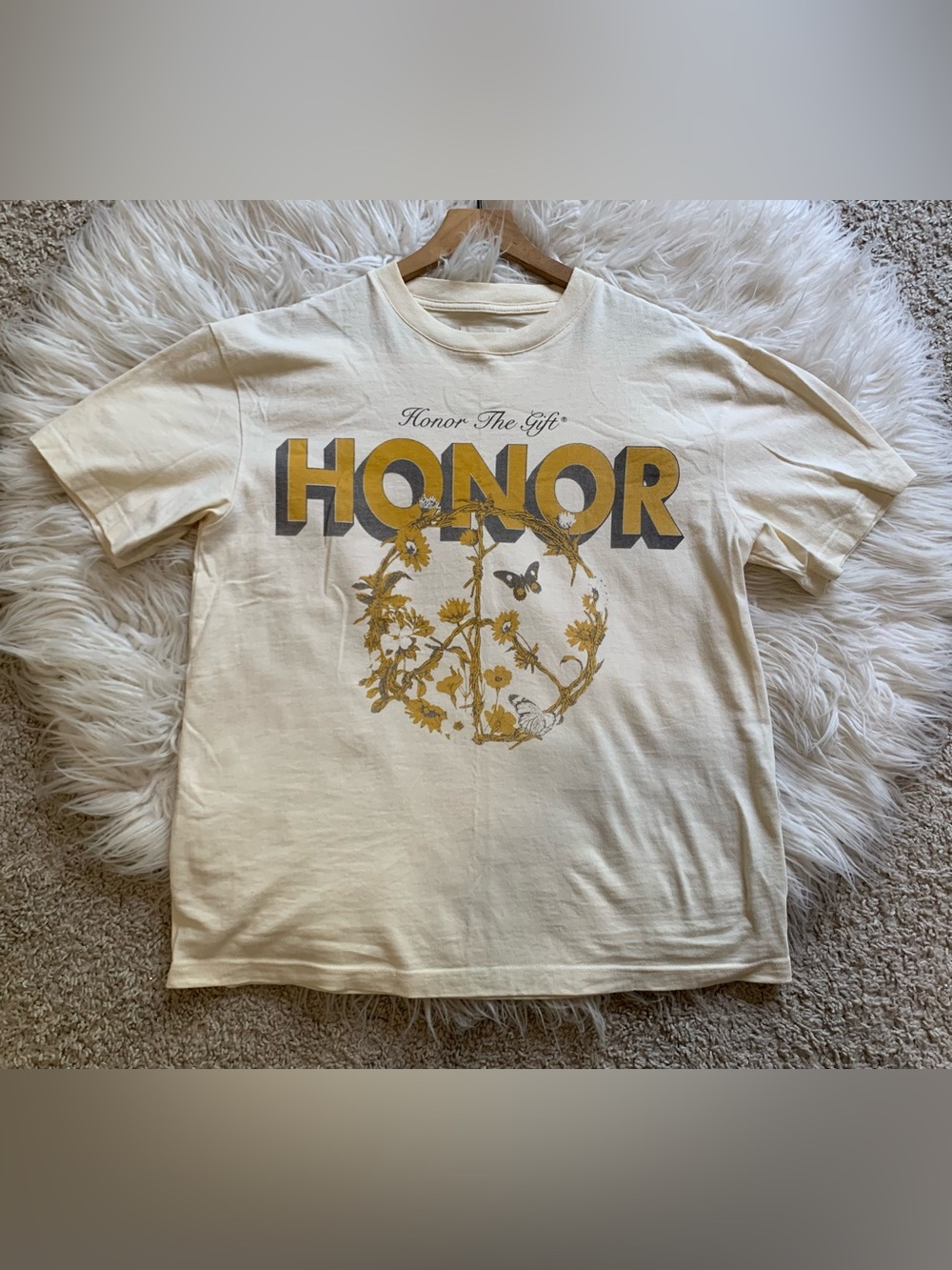Honor The Gift Women's Short Sleeve Tee in Cream
